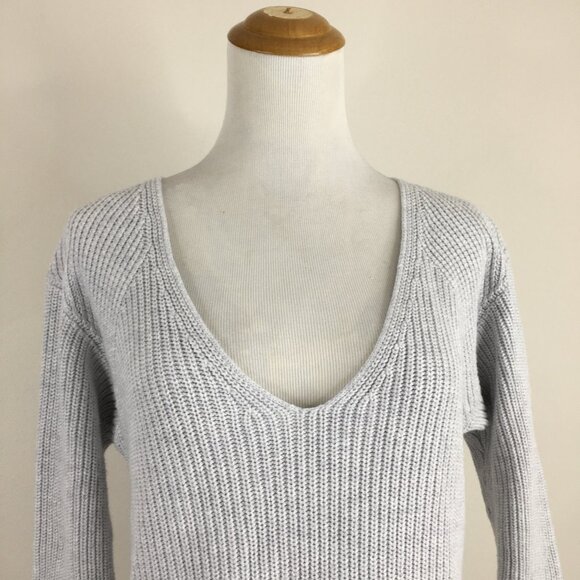 CABI Relaxed Fit Light Gray Zipper Hem Ribbed Knit V Neck Pullover Sweater - Picture 6 of 11